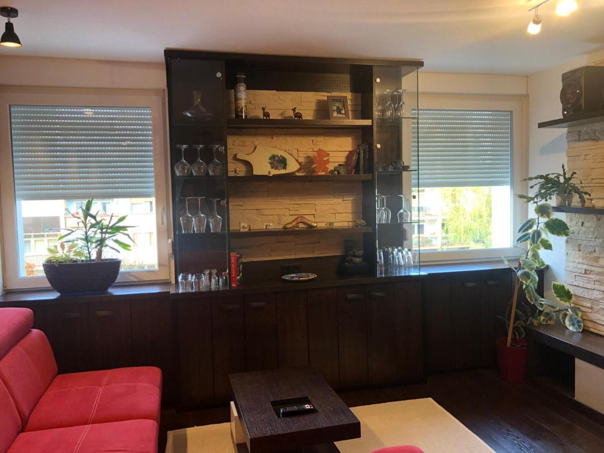 Apartman Mirek Apartment วาราชดีน ภายนอก รูปภาพ