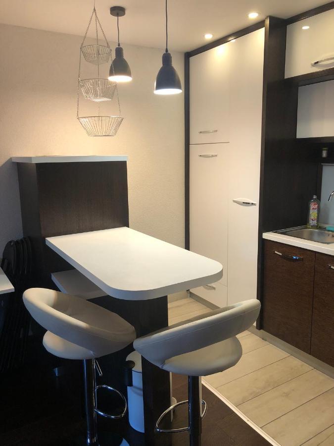 Apartman Mirek Apartment วาราชดีน ภายนอก รูปภาพ