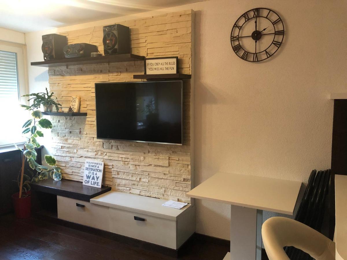 Apartman Mirek Apartment วาราชดีน ภายนอก รูปภาพ